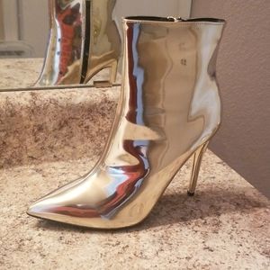 Gold boots size 8.5 brand new
